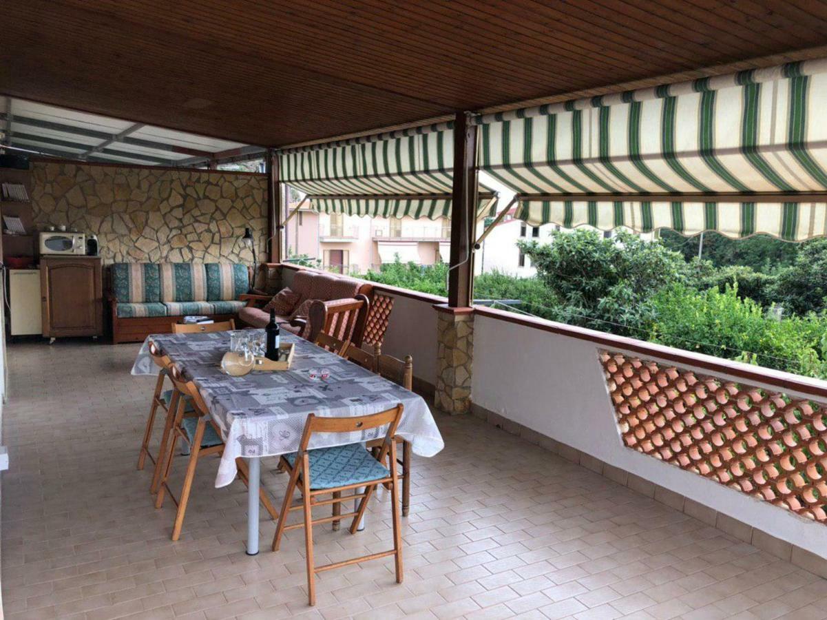 Апартаменты La Terrazza Di Carmen E Fausto Четраро Экстерьер фото
