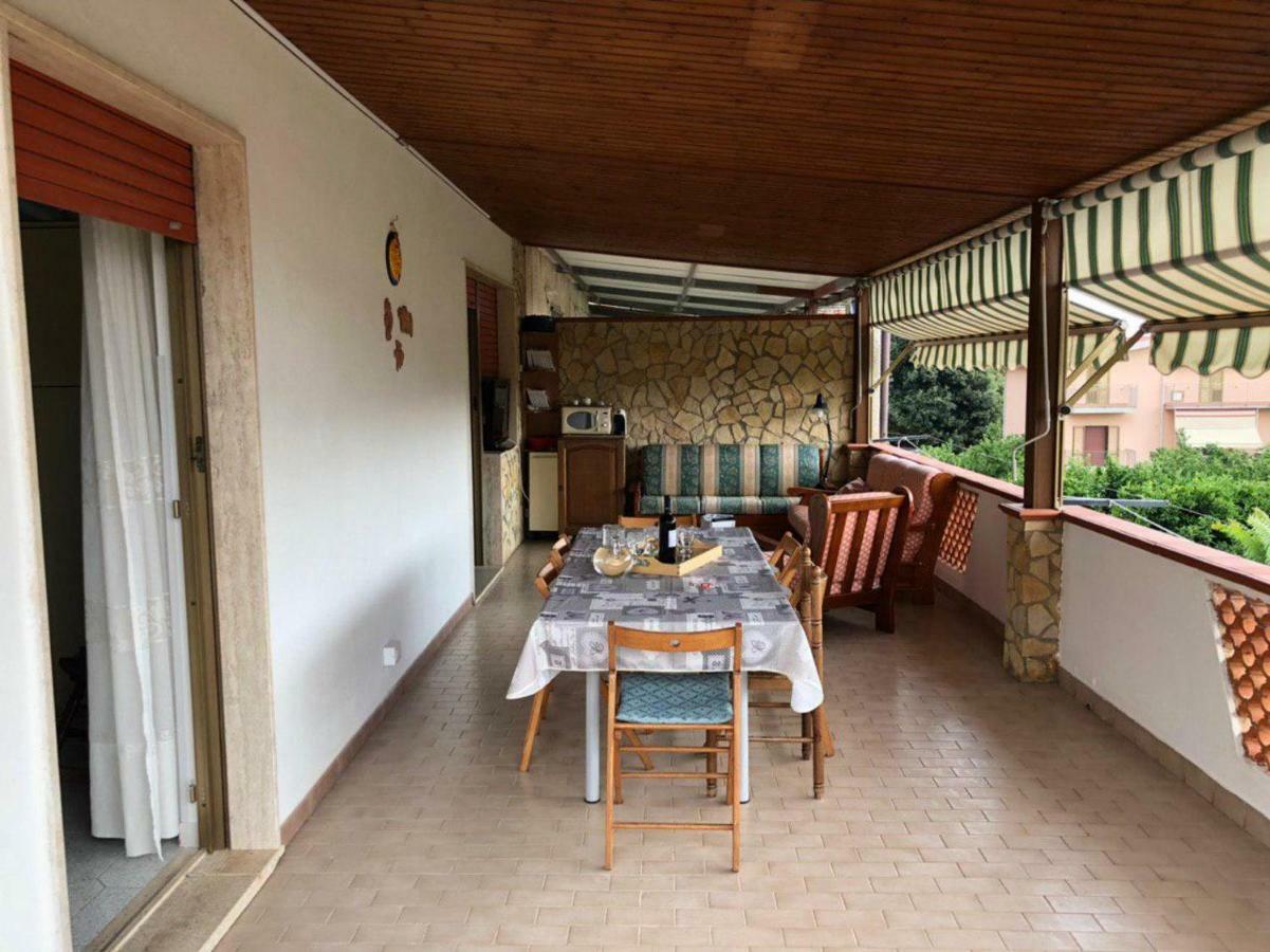 Апартаменты La Terrazza Di Carmen E Fausto Четраро Экстерьер фото