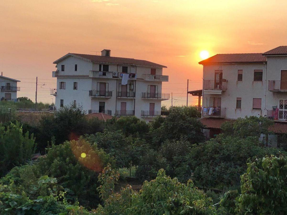 Апартаменты La Terrazza Di Carmen E Fausto Четраро Экстерьер фото